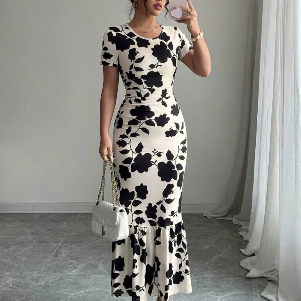BRAND NEW, Chic Floral Black & White Stretchy Knit Dress (S, M, L & XL)